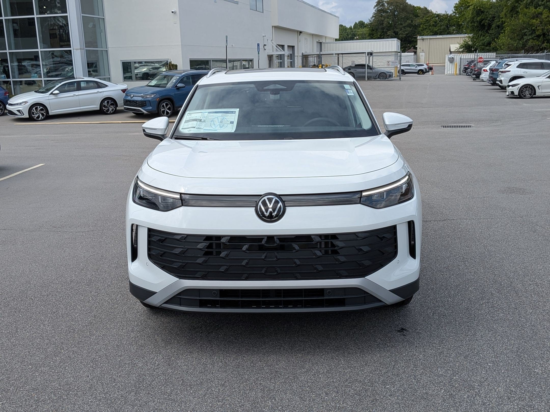 New 2026 Volkswagen Tiguan SE FWD image 8