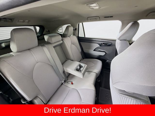 Used 2023 Toyota Highlander L image 27