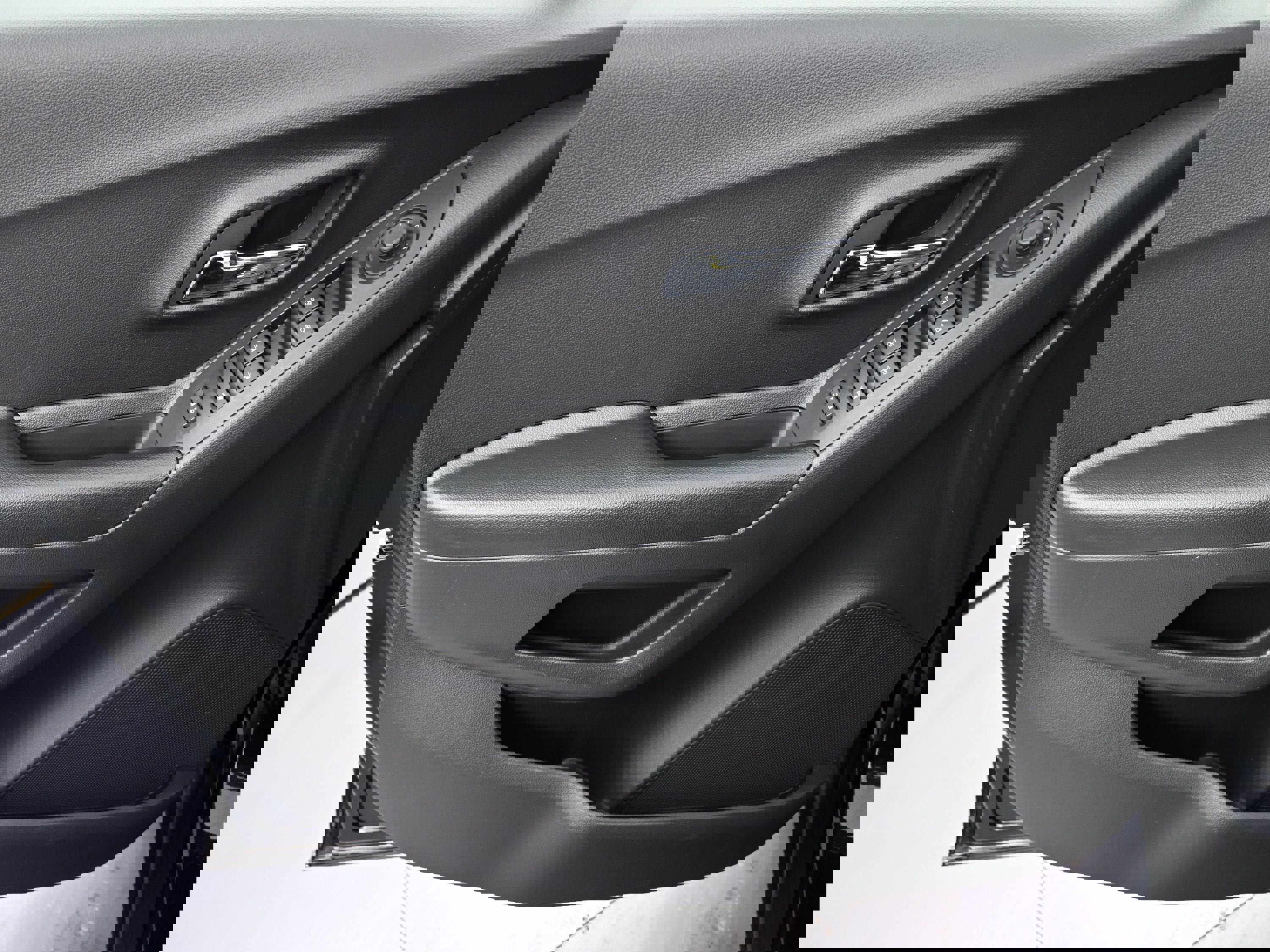 Used 2022 Chevrolet Trax LT w/ Midnight Edition image 22