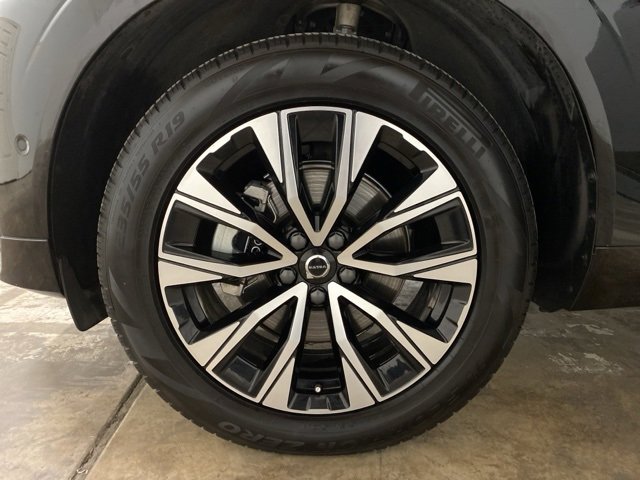 Used 2025 Volvo XC60 B5 Plus image 29