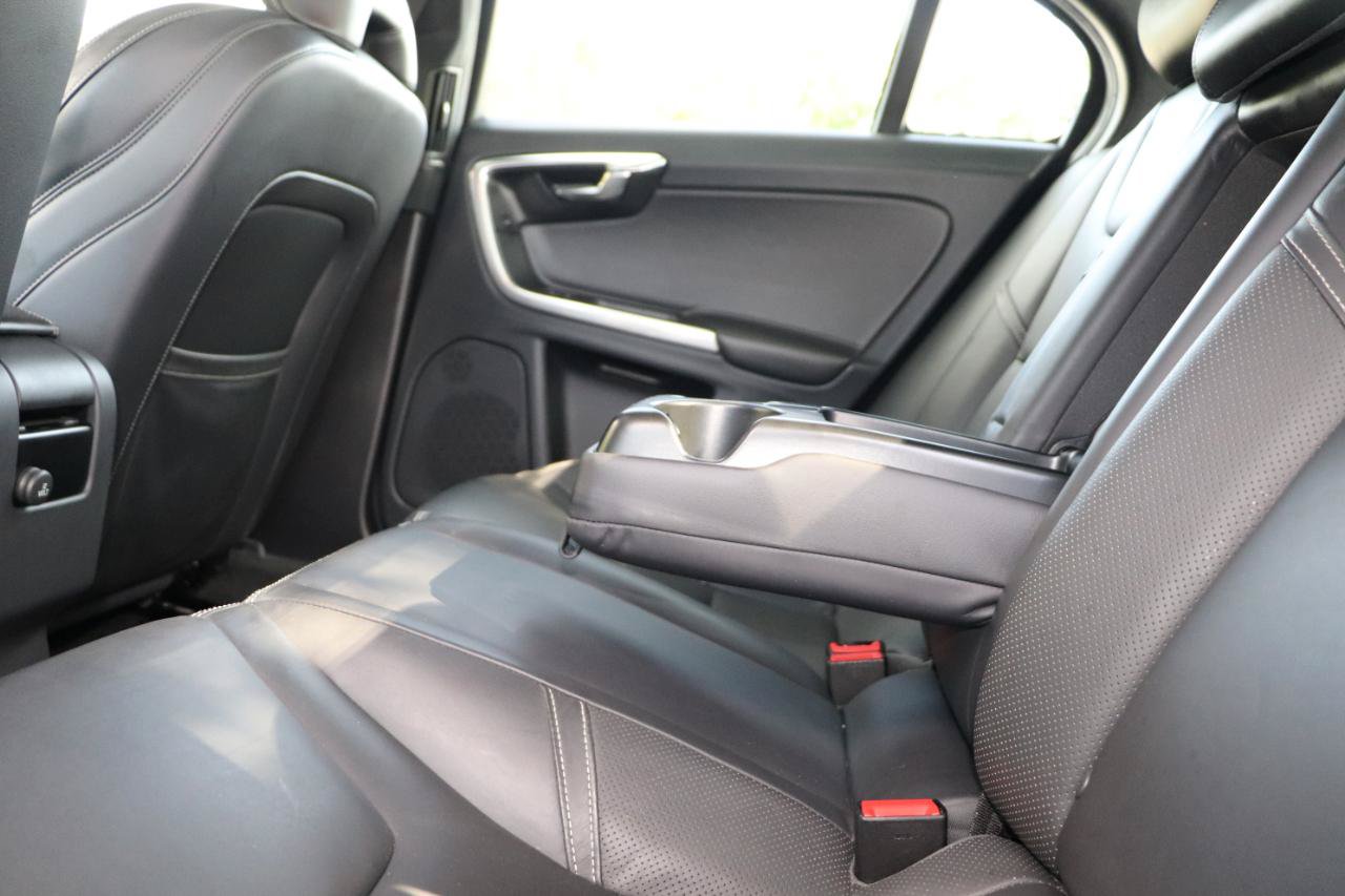 Used 2016 Volvo S60 T5 R-Design FWD image 32