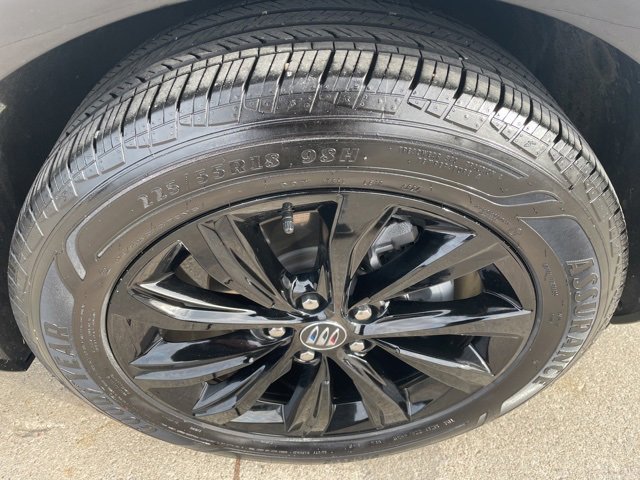 Used 2025 Buick Envista Sport Touring image 17