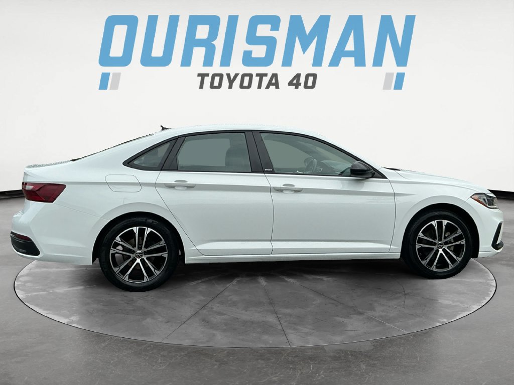 Used 2025 Volkswagen Jetta Sport FWD image 8