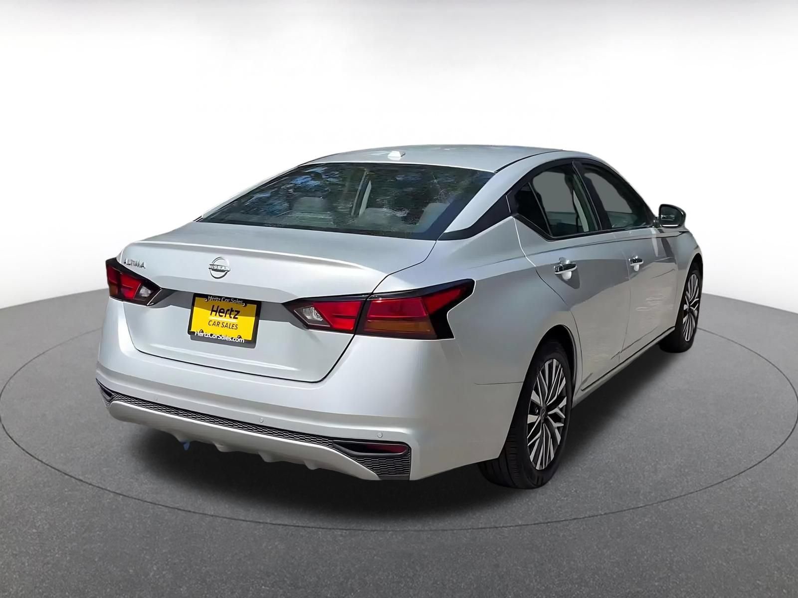 Used 2025 Nissan Altima 2.5 SV FWD image 15