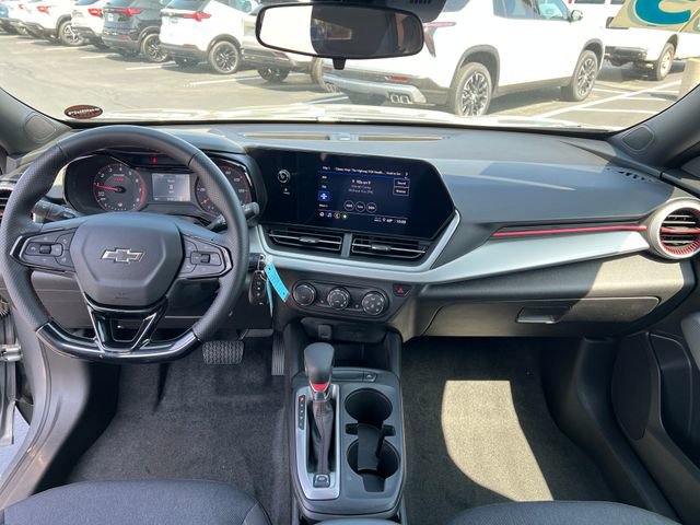Used 2025 Chevrolet Trax RS w/ Sunroof Package FWD image 14