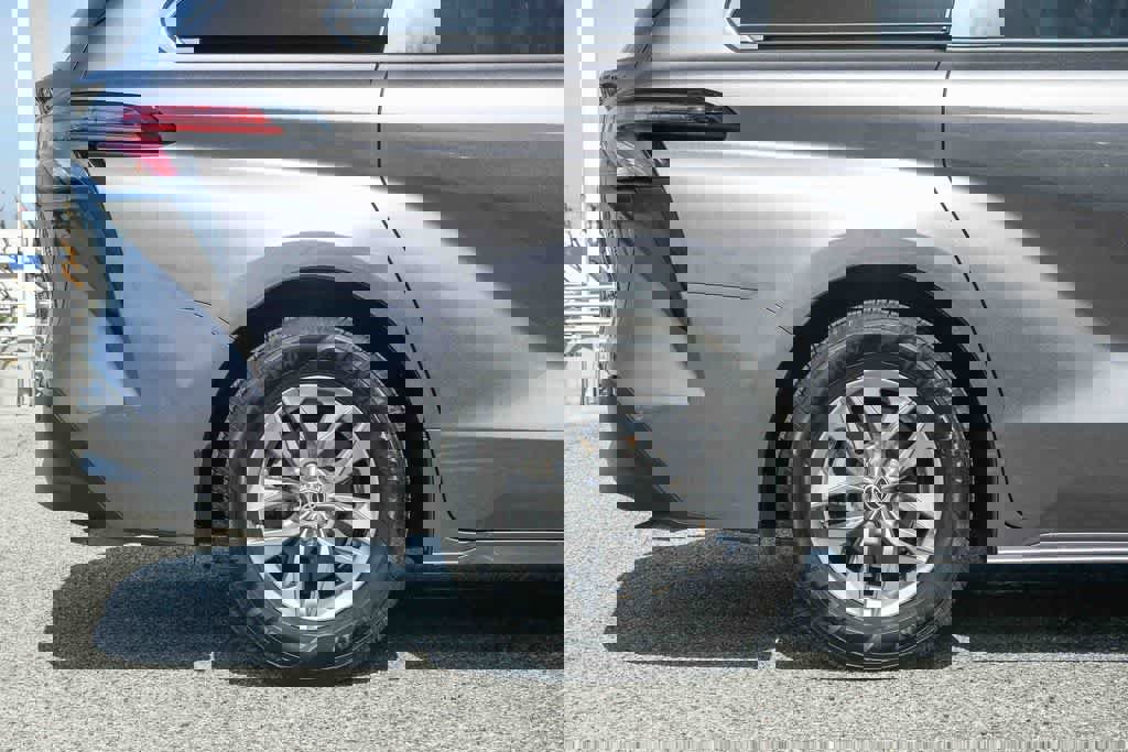 Used 2022 Toyota Sienna XLE w/ XLE Plus Package image 10