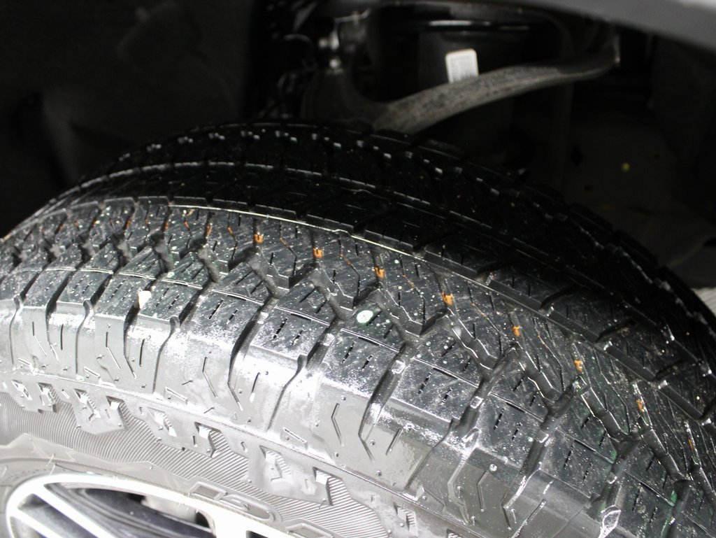 Used 2024 GMC Sierra 1500 AT4 image 7