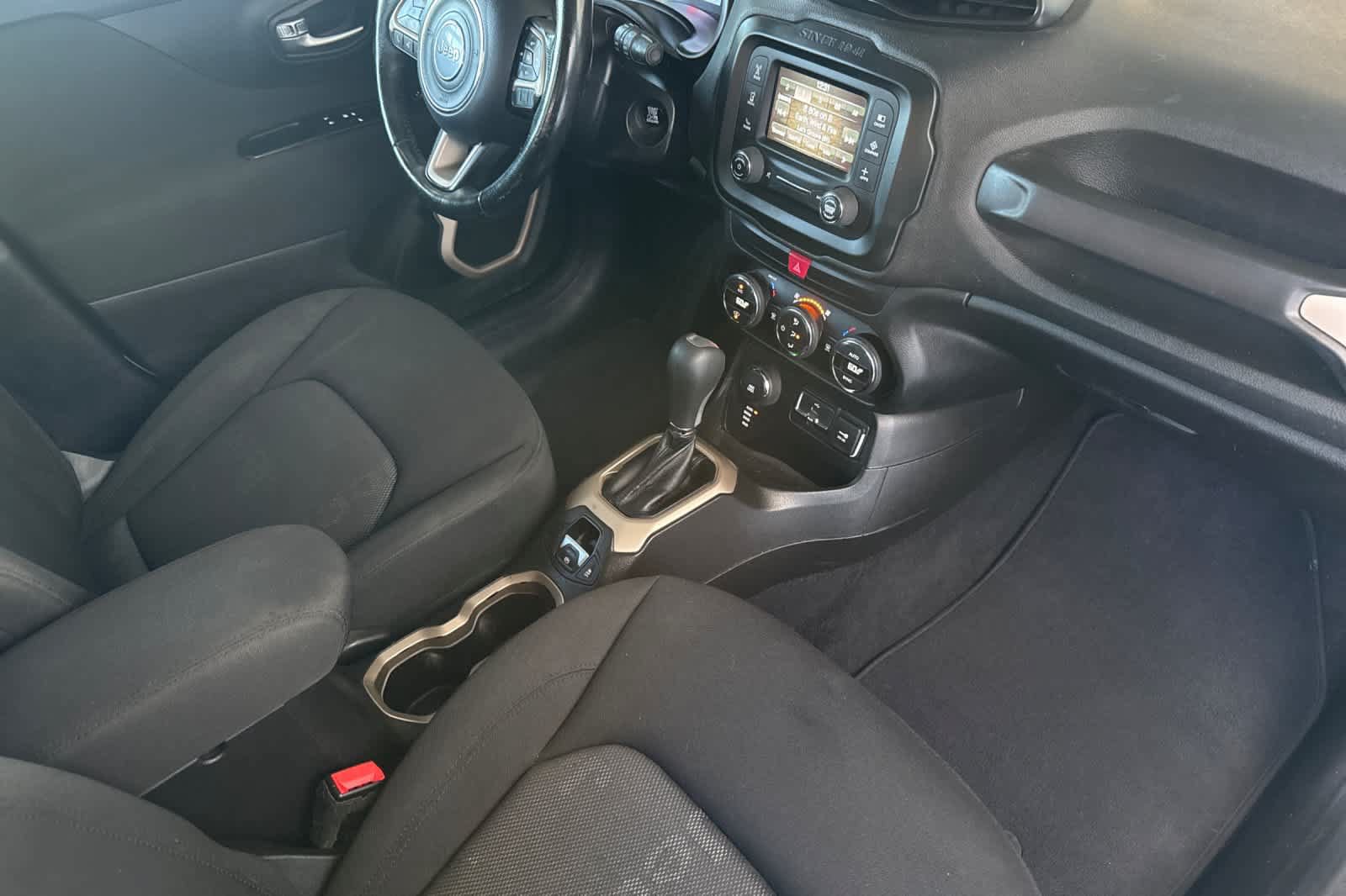 Used 2017 Jeep Renegade Latitude w/ Popular Equipment Group AWD/4WD image 18