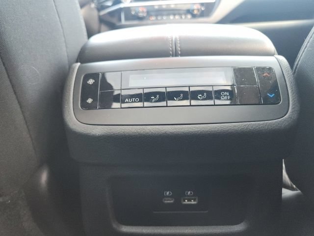 Used 2022 Nissan Pathfinder SV w/ SV Premium Package FWD image 20
