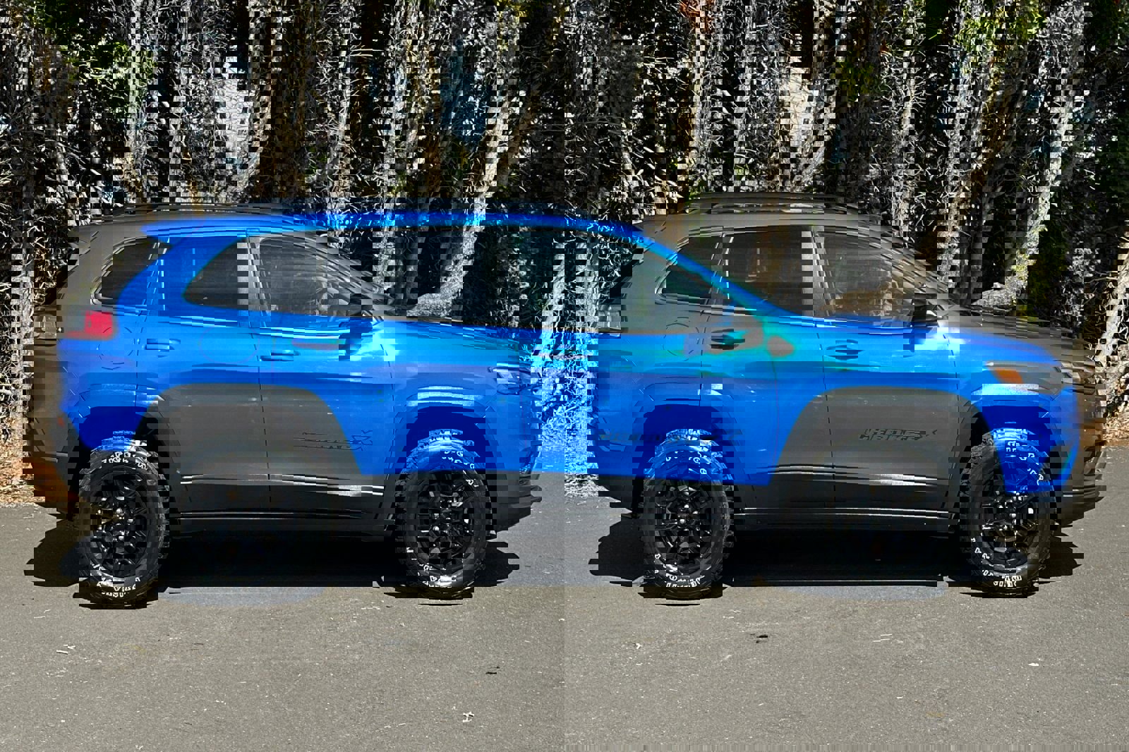 Used 2022 Jeep Cherokee Latitude image 3