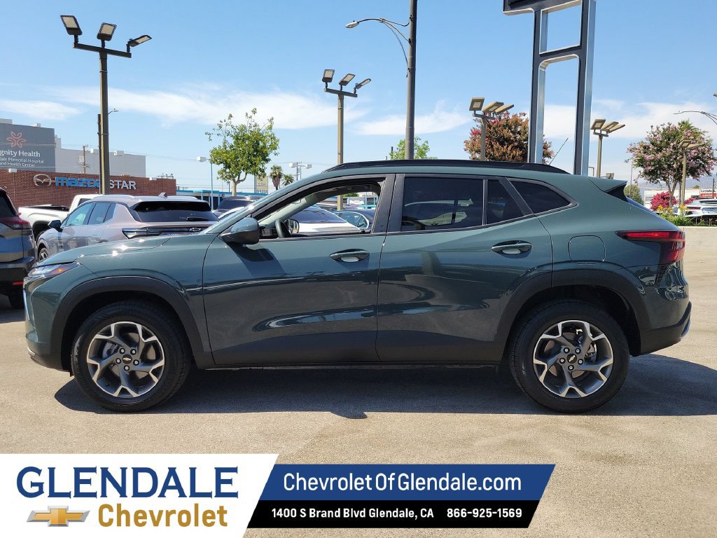 Used 2025 Chevrolet Trax LT FWD image 14