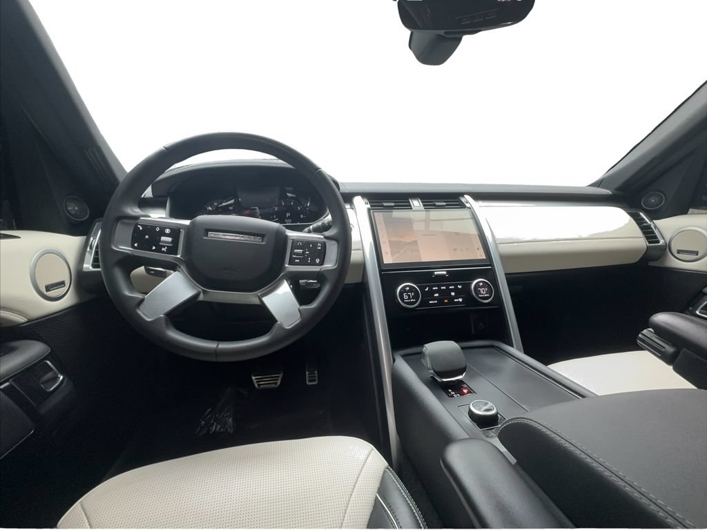 Used 2024 Land Rover Discovery Dynamic SE AWD/4WD image 37