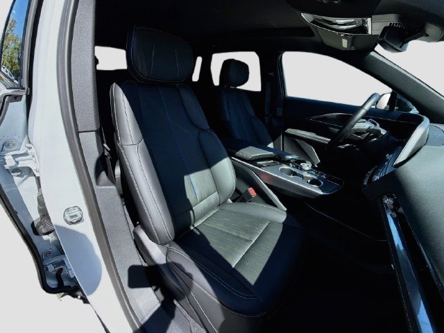 Used 2025 Cadillac Lyriq Luxury AWD/4WD image 14