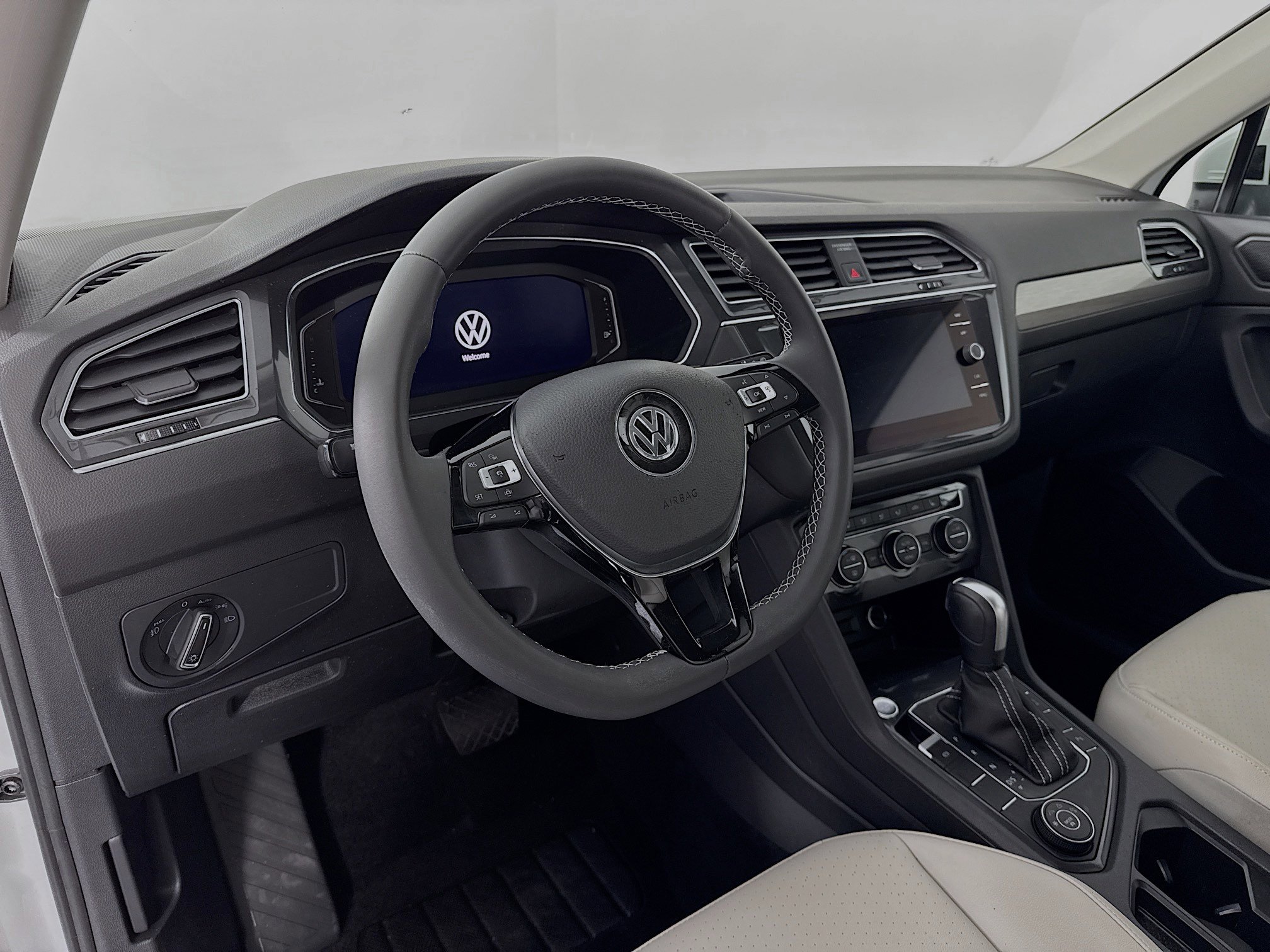 Used 2021 Volkswagen Tiguan SEL w/ 3rd Row Seat Package AWD/4WD image 9