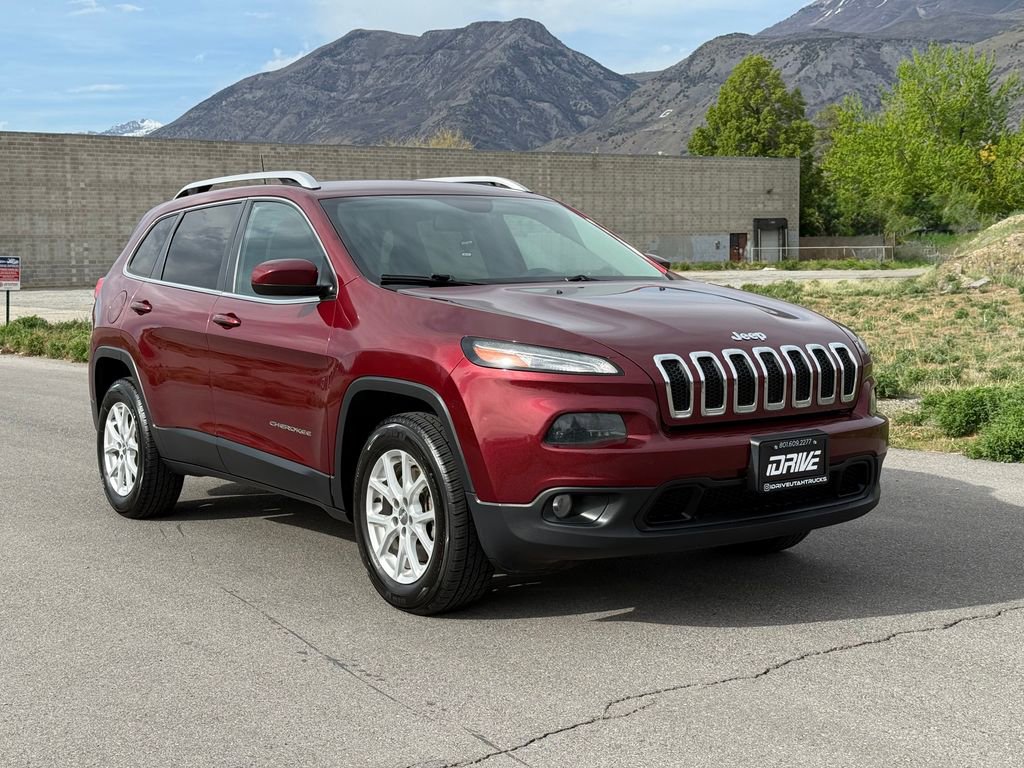 Used 2018 Jeep Cherokee Latitude AWD/4WD image 1