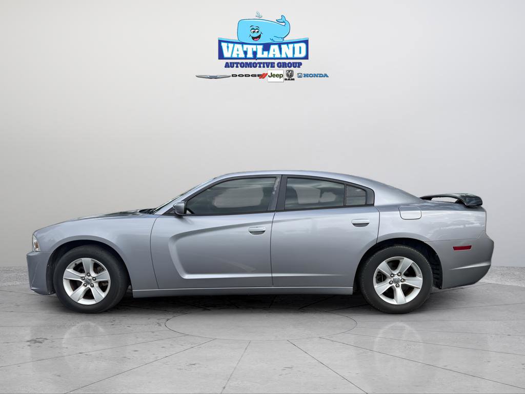Used 2014 Dodge Charger SE RWD image 2