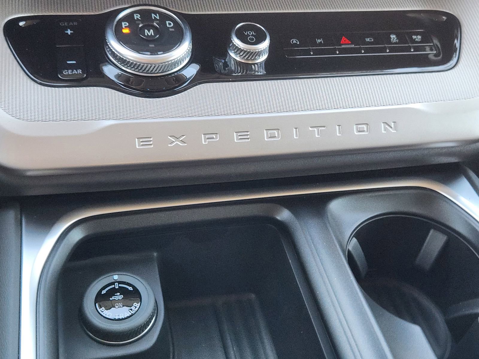 New 2026 Ford Expedition Active image 19