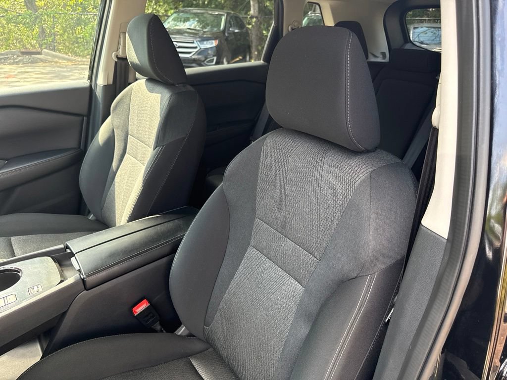 Certified 2025 Nissan Rogue SV FWD image 18