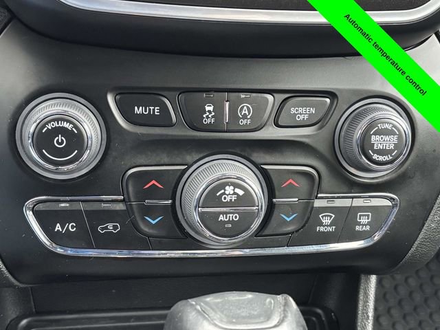 Used 2022 Jeep Cherokee Trailhawk image 20