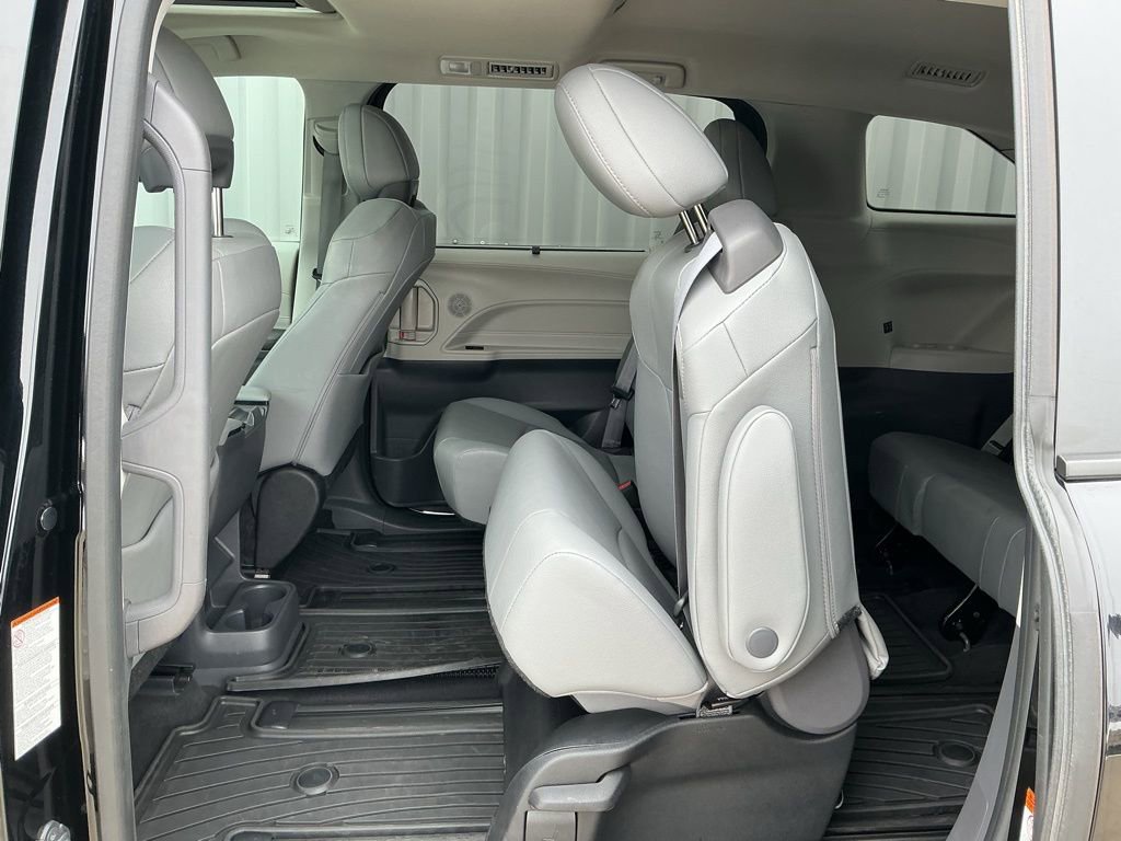 Used 2023 Toyota Sienna XLE image 17