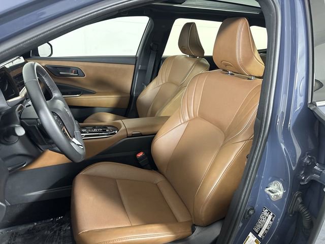 Used 2025 Toyota Crown Signia w/ Advanced Technology Package image 19