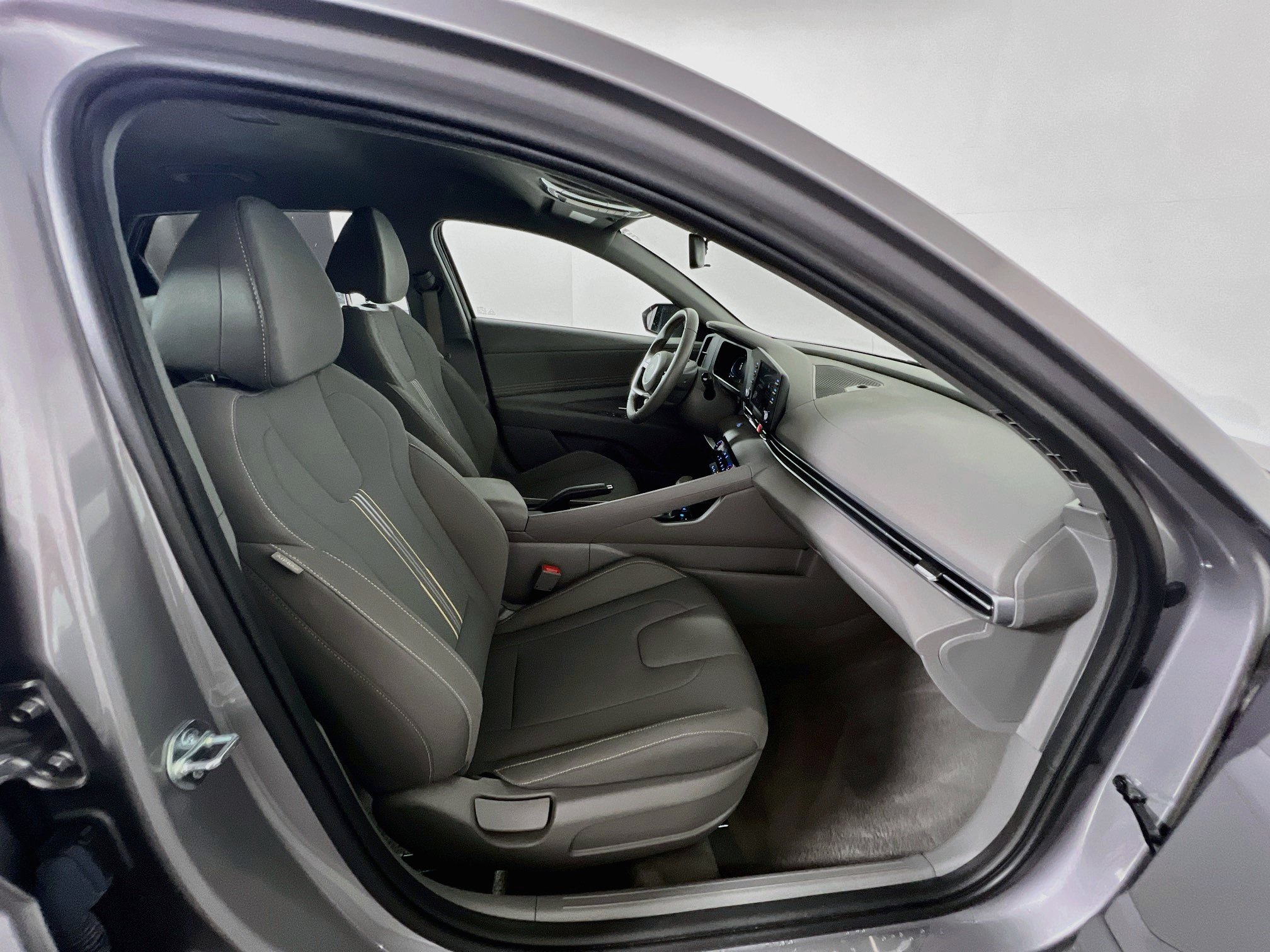 Used 2025 Hyundai Elantra Sport FWD image 30