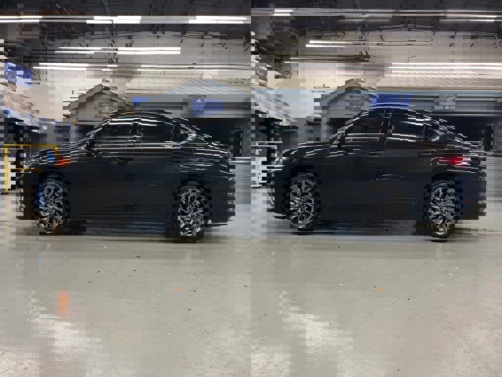 Used 2024 Lexus ES 350 Ultra Luxury w/ Accessory Package (Z2) image 4