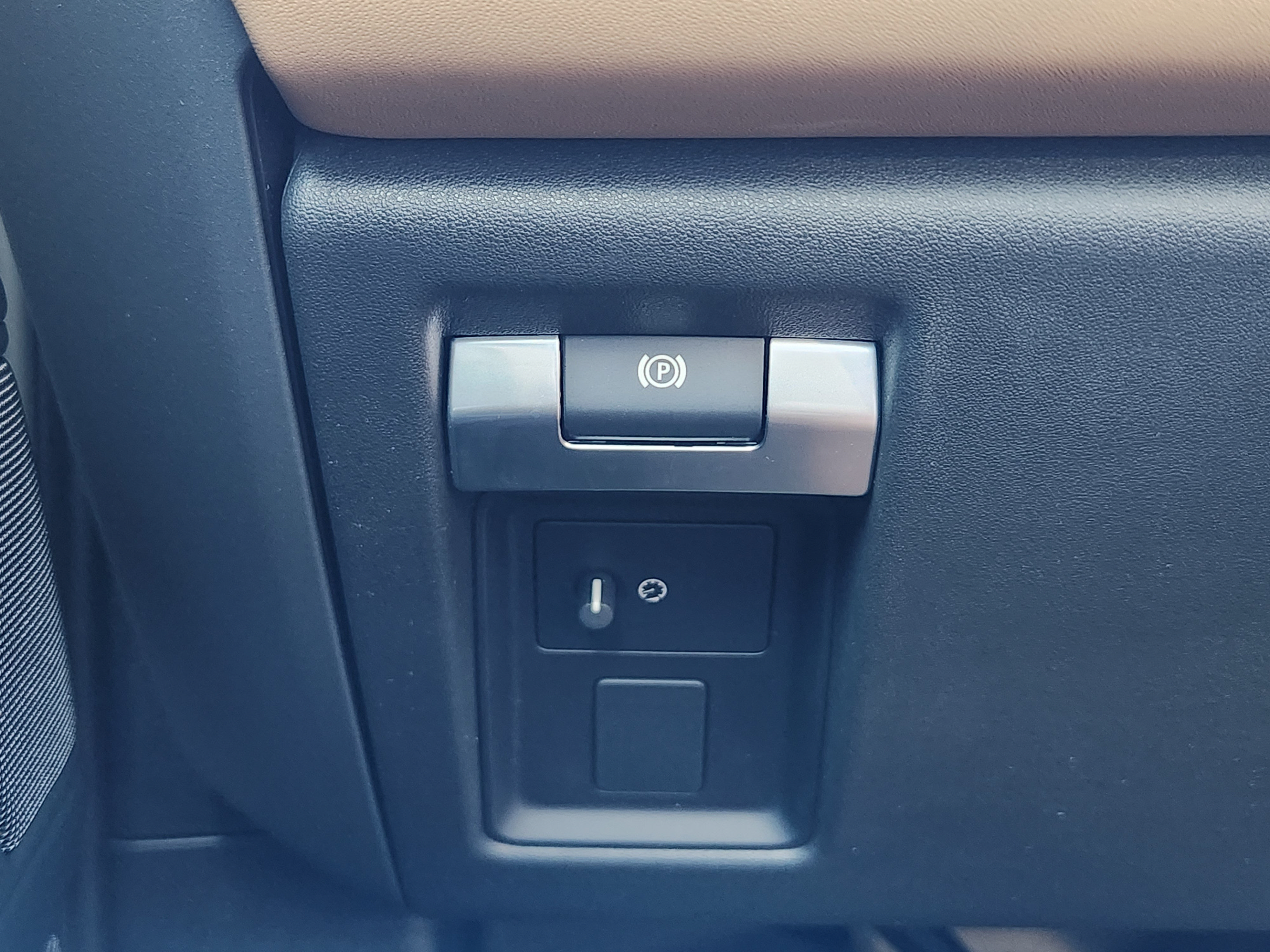 New 2026 Land Rover Defender 110 X-Dynamic SE AWD/4WD image 16