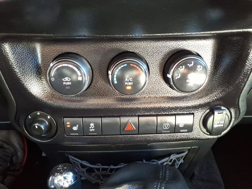 Used 2017 Jeep Wrangler Unlimited Sahara w/ Connectivity Group image 11