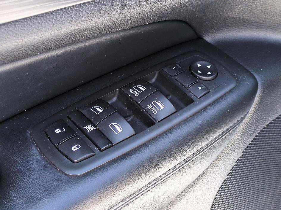 Used 2020 Jeep Grand Cherokee Altitude AWD/4WD image 12