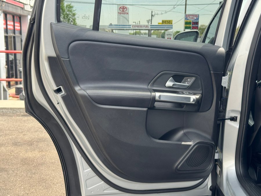 Used 2020 Mercedes-Benz GLB 250 4MATIC image 24