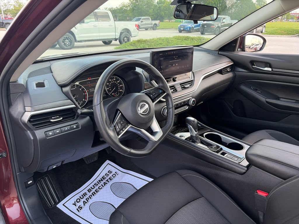 Used 2024 Nissan Altima 2.5 SV w/ SV Premium Package FWD image 14