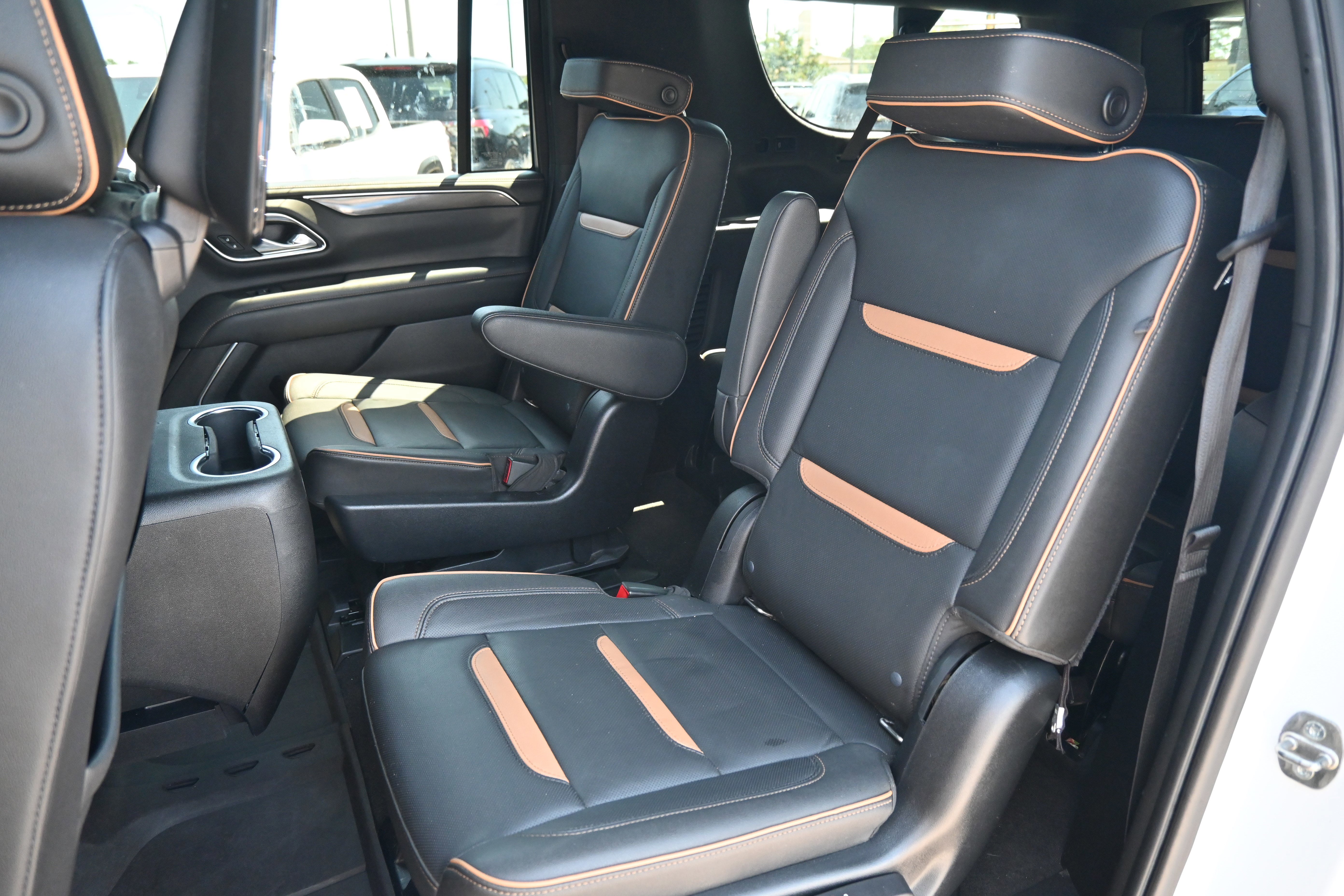Used 2021 GMC Yukon XL AT4 w/ Rear Media and Nav Package AWD/4WD image 32