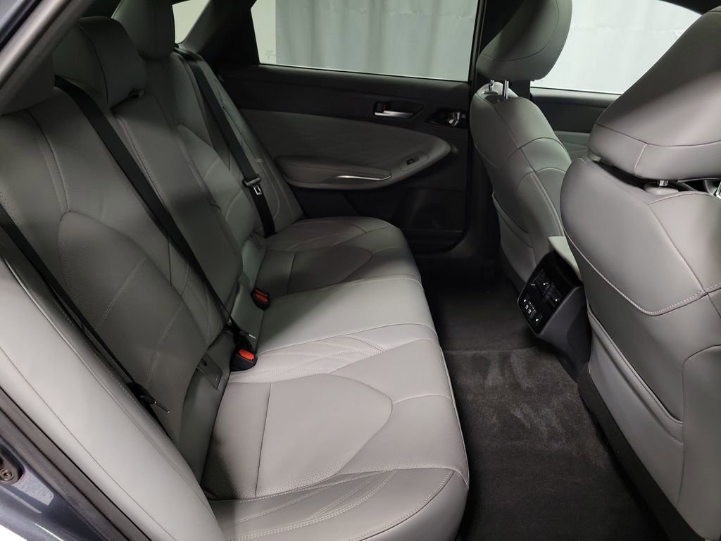Used 2019 Toyota Avalon XLE image 25