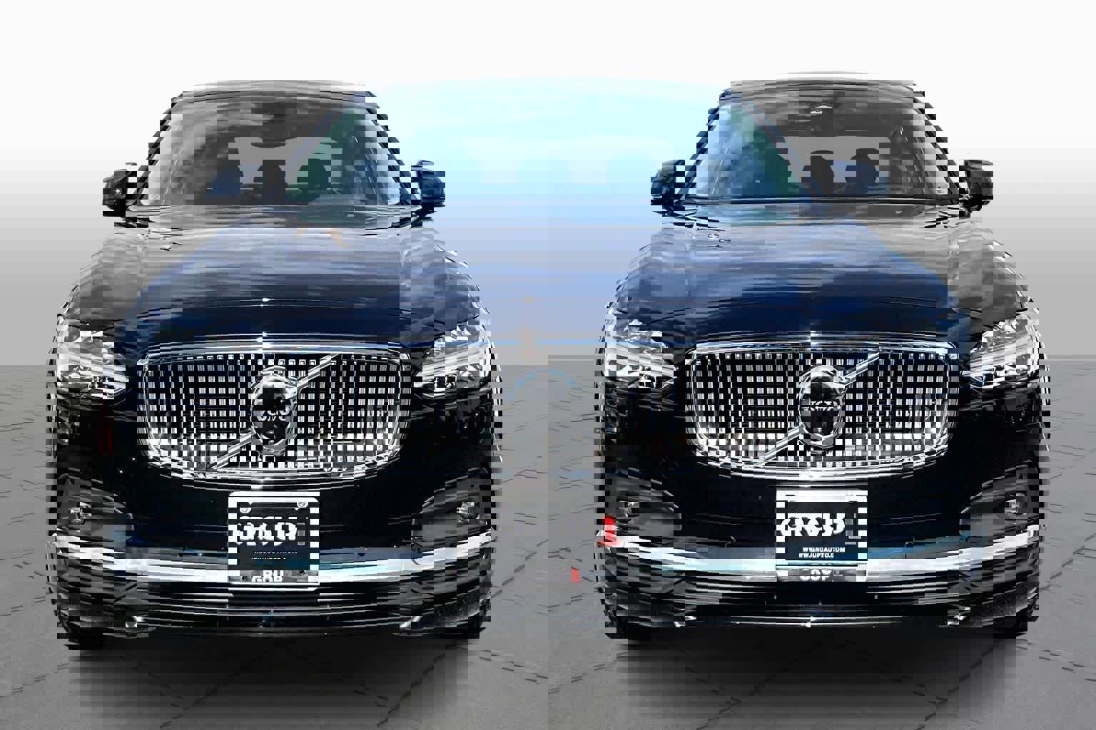 Used 2025 Volvo S90 B6 Plus image 4