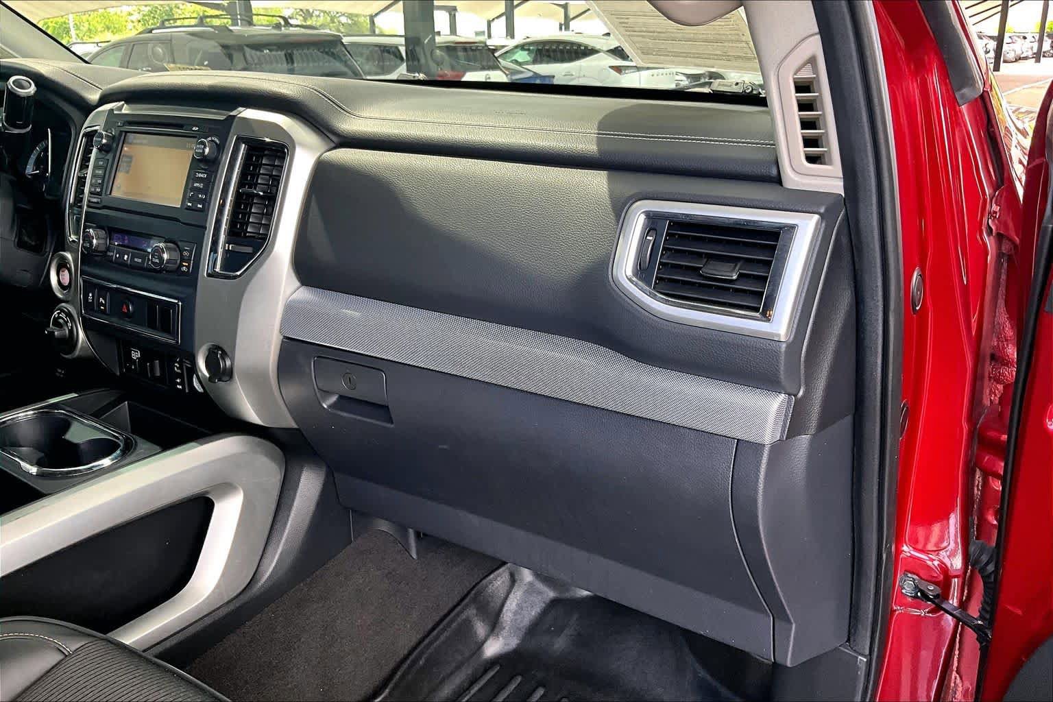 Used 2016 Nissan Titan PRO-4X AWD/4WD image 18