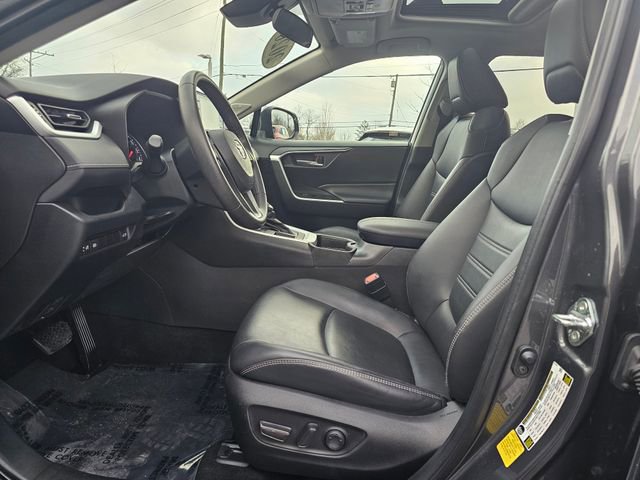 Used 2020 Toyota RAV4 XLE Premium image 15