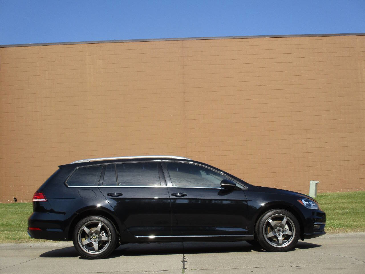 Used 2018 Volkswagen Golf SEL FWD image 47