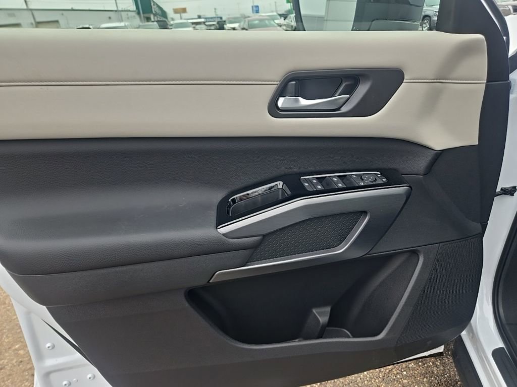 New 2026 Nissan Pathfinder SL image 11