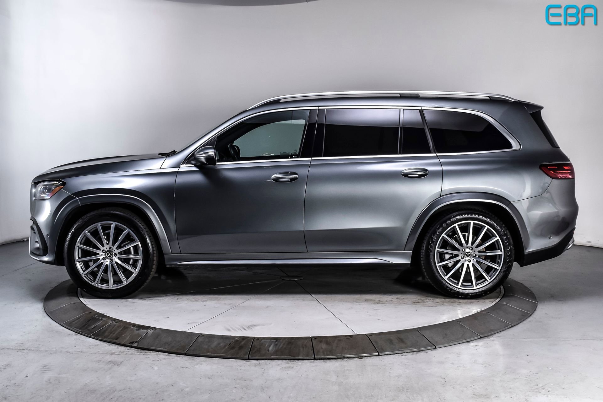 Used 2025 Mercedes-Benz GLS 450 4MATIC image 3