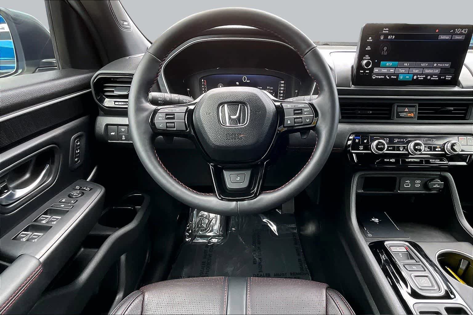 Used 2025 Honda Pilot Black Edition image 6