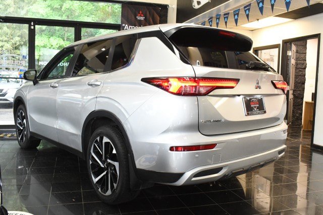 Used 2024 Mitsubishi Outlander SE AWD/4WD image 13