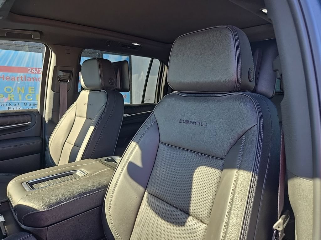 Used 2024 GMC Yukon XL Denali w/ Advanced Technology Package AWD/4WD image 37