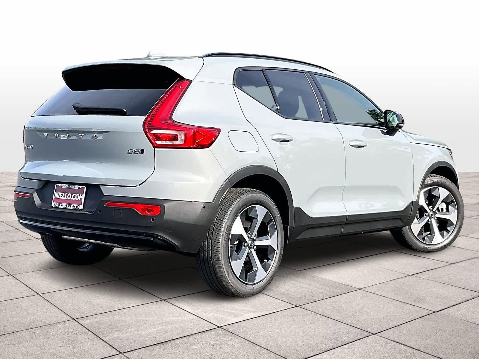 New 2026 Volvo XC40 B5 Plus w/ Protection Package Premier AWD/4WD image 4