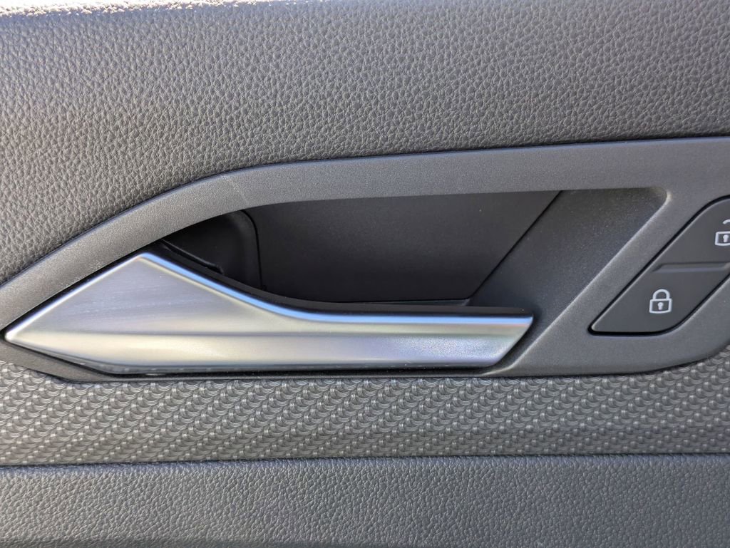 Used 2024 Volkswagen Golf R AWD/4WD image 11