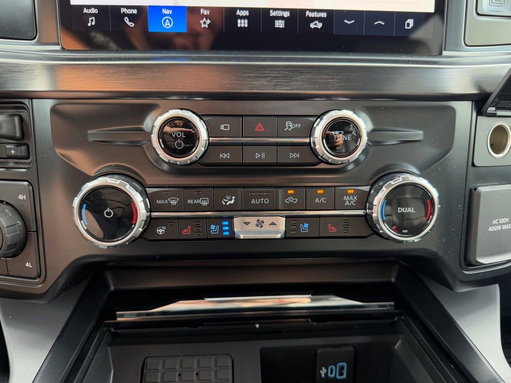 New 2026 Ford F250 Lariat w/ Black Appearance Package image 30