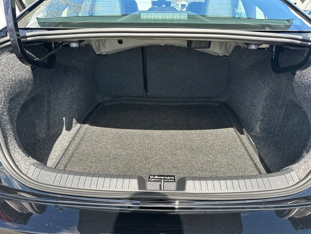 Used 2025 Volkswagen Jetta SEL FWD image 28