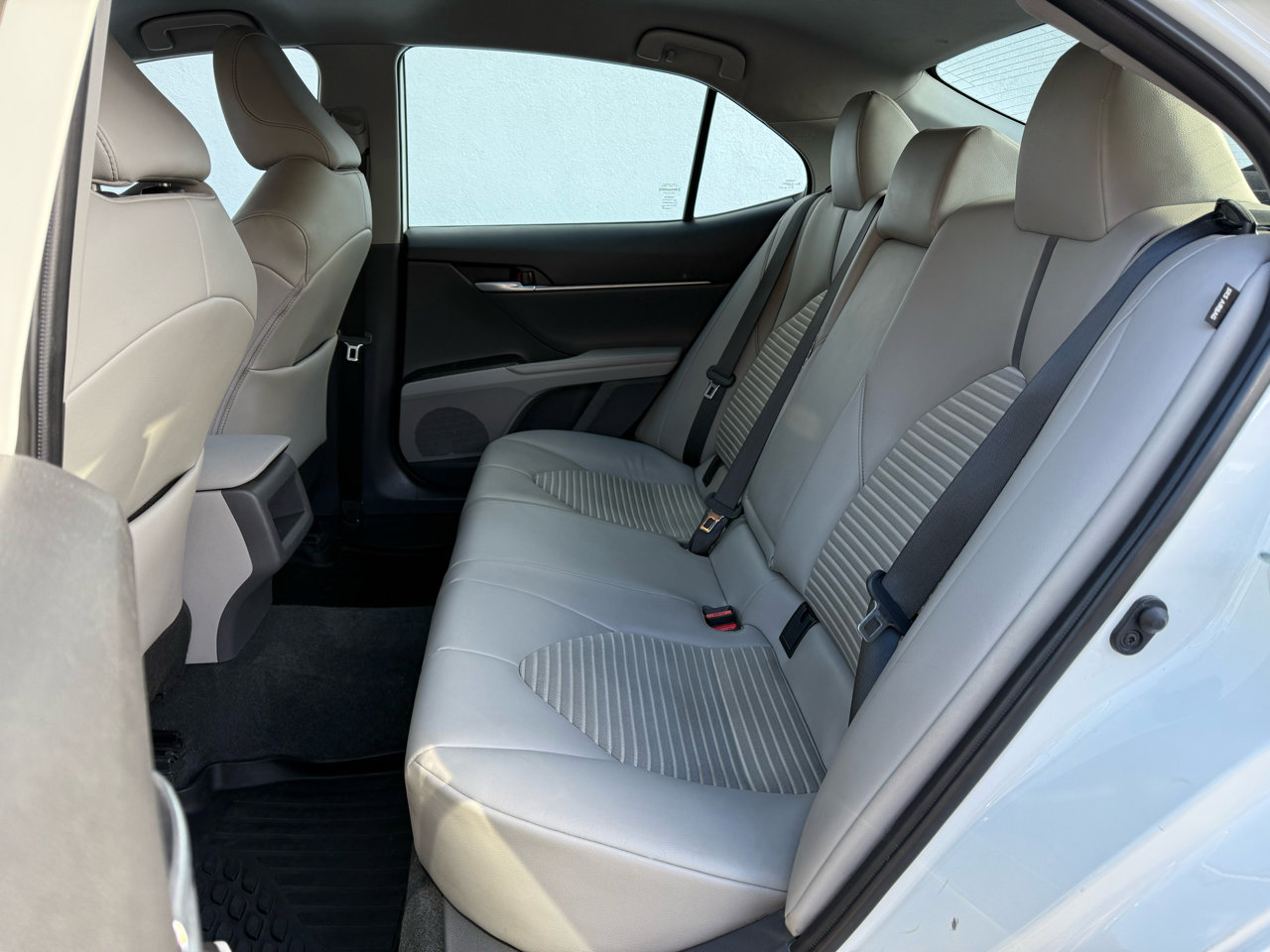 Used 2024 Toyota Camry SE image 3