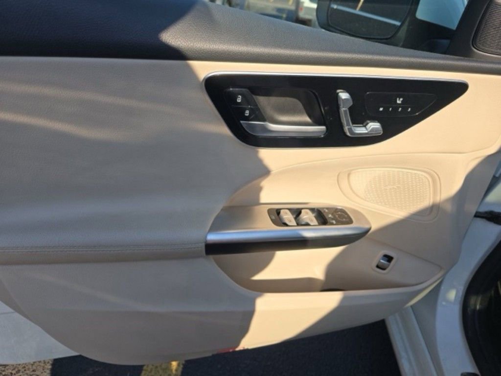 Used 2025 Mercedes-Benz C 300 4MATIC Sedan image 13