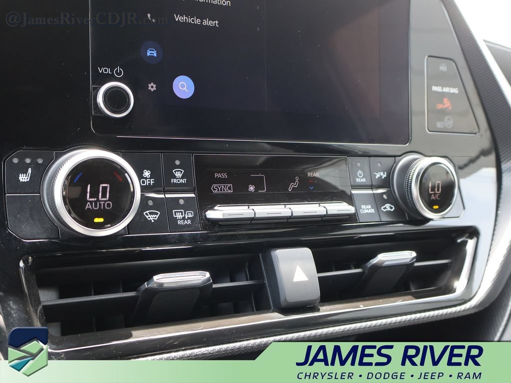 Used 2025 Toyota Highlander XSE AWD/4WD image 38